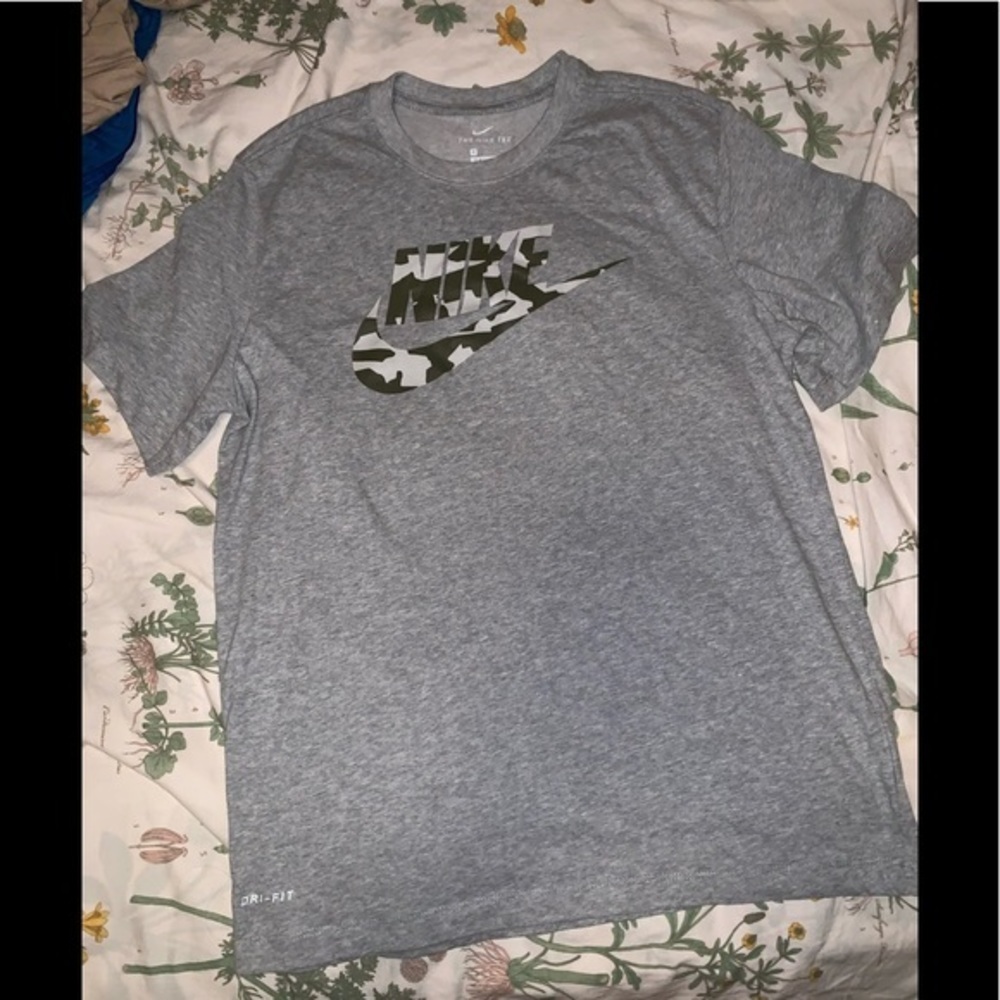 Nike top